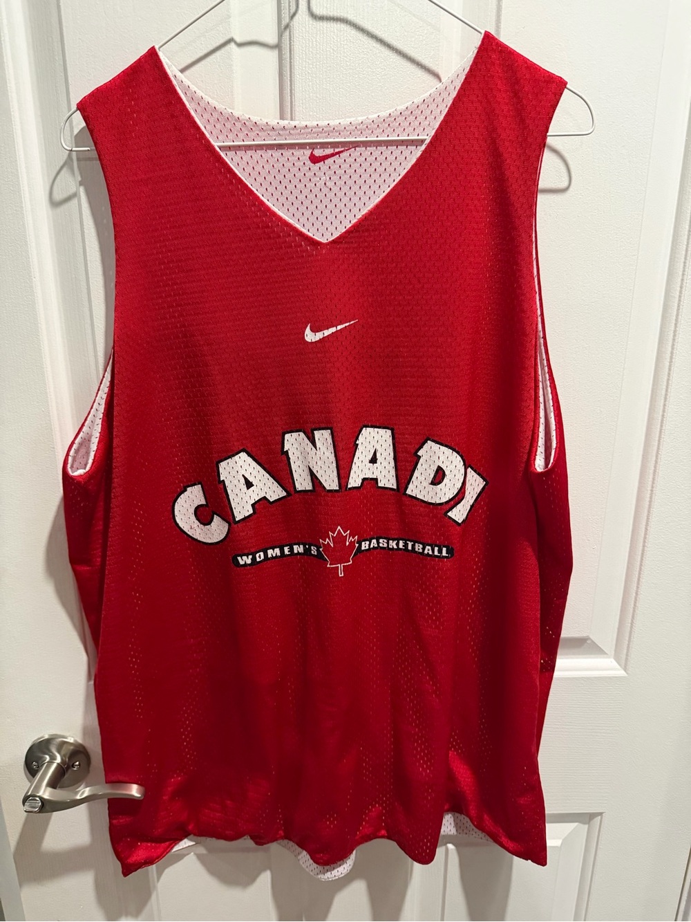 Nike Canada Women's Basketball Jersey - Mesh Sleeveless reversible size XL